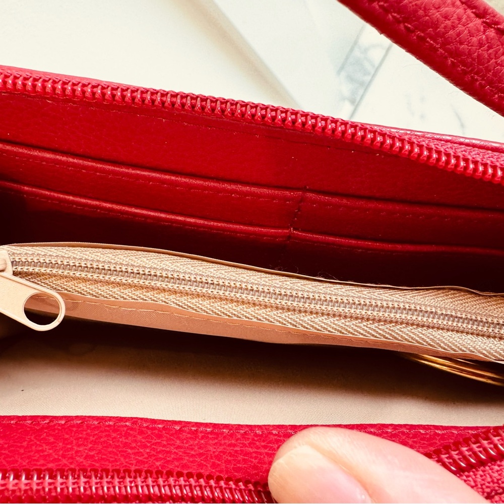 Buxton 1898 Red Crossbody Bag Nordic Duck with gold accents - Picture 3 of 7